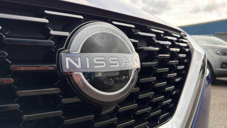 Nissan Qashqai 1.3 DiG-T MH Acenta Premium 5dr Petrol Hatchback